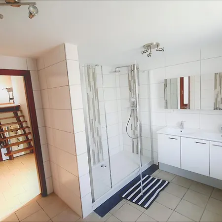 בית נופש Maison De Situee Entre Liege, Tongres Et Vise Slins
